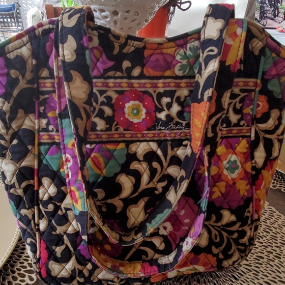 Vera Bradley Handbags - Vera bradley tote bag, excellant condition